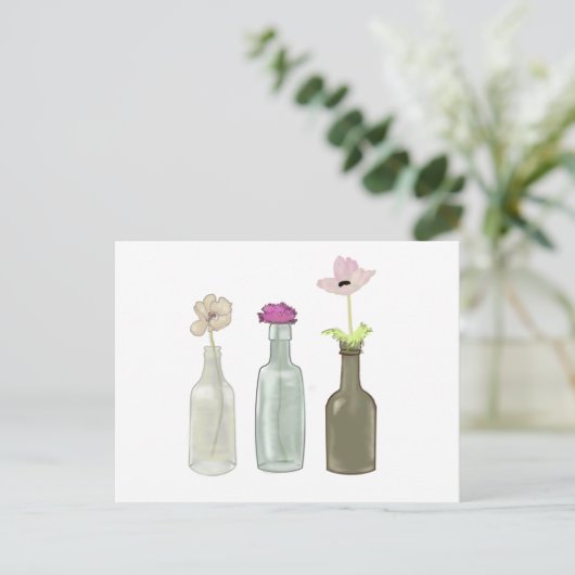 bloemen in glazen flessen . Kleuren pasta Briefkaart (Staand voorkant)
