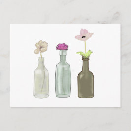 bloemen in glazen flessen . Kleuren pasta Briefkaart