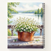 Bloemen in koperen pot op Lakehouse Deck Notitieboek (Achterkant)