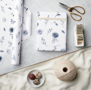 Bloemen in marineblauw cadeaupapier
