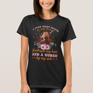 Bloemen in mijn haar en een paard aan mijn kant t-shirt