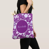 Bloemen in Paarse Floral Pattern Custom Named Tote Bag (Dichtbij)