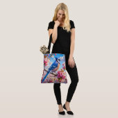 Bloemen/lente Blue Jay kunst Tote Bag (Op model)