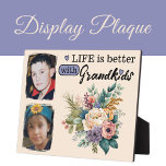Bloemen leven is beter 2 foto Kleinkinderen paarse Fotoplaat<br><div class="desc">Vier de vreugde van familie met onze prachtige bloemendisplay plaque! Met ruimte voor twee gekoesterde foto's is deze plaquette versierd met een levendig bloemontwerp dat een vleugje elegantie toevoegt aan elke ruimte. De oprechte boodschap, "Het leven is beter met kleinkinderen, " wordt weergegeven in klassieke zwarte tekst, waardoor het een...</div>