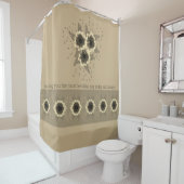 Bloemen met crème en beige douchegordijn (In situ)