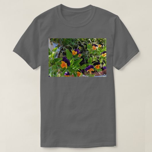 Bloemen met oranje en paarse bladen in potten t-shirt (Design voorkant)