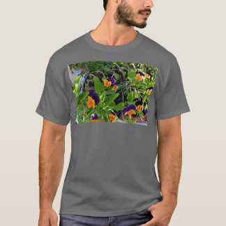 Bloemen met oranje en paarse bladen in potten t-shirt