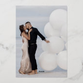  Bloemen Monogram Fotobruiloft Bewaar de datum Folie Uitnodiging (Achterkant)