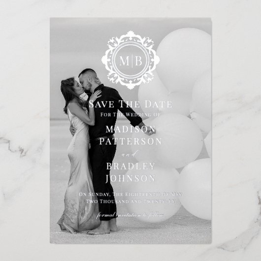  Bloemen Monogram Fotobruiloft Bewaar de datum Folie Uitnodiging (Voorkant)