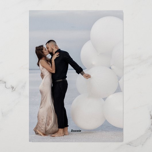  Bloemen Monogram Fotobruiloft Bewaar de datum Folie Uitnodiging (Achterkant)