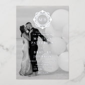  Bloemen Monogram Trouwfoto Elegant Folie Uitnodiging (Voorkant)