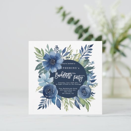 Bloemen Navy Blue Bachelorette Party Uitnodigingen (Staand voorkant)