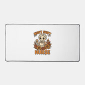 Bloemen Night Shift Nurse Skeleton Halloween RN Nu Bureaumat (Voorkant)