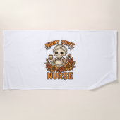 Bloemen Night Shift Nurse Skeleton Halloween RN Nu Strandlaken (Voorkant)