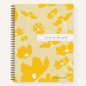 Bloemen Notebook Met Quote Focus Op Het Goede Notitieboek (Voorkant)