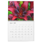 Bloemen omhoog dichtbij kalender (Mar 2027)