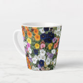 Bloemen op de veranda 2026 latte mok (Linkerhoek)