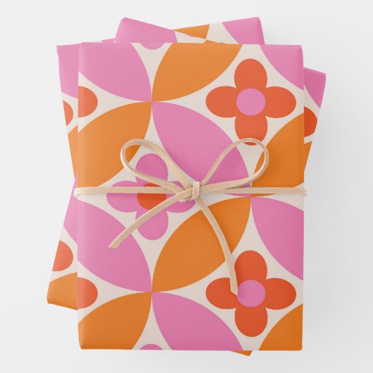 Bloemen op Mid Century Roze Sinaasappel Circles Inpakpapier Vel (In situ)