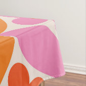 Bloemen op Mid Century Roze Sinaasappel Circles Tafelkleed (Voorbeeld)
