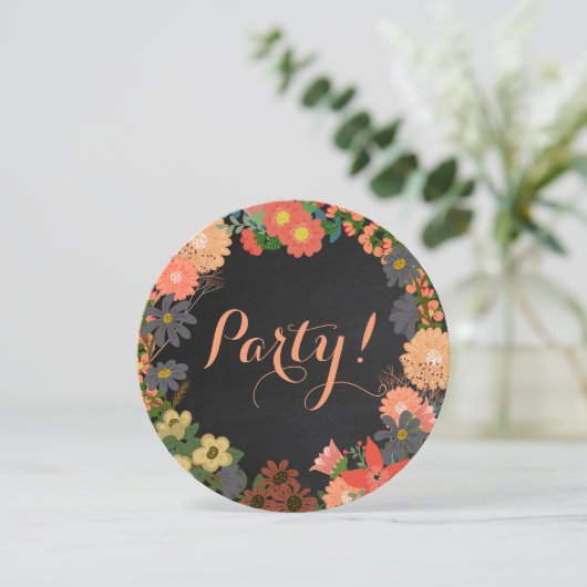 Bloemen op uitnodiging van Black Chalkboard Round (Staand voorkant)