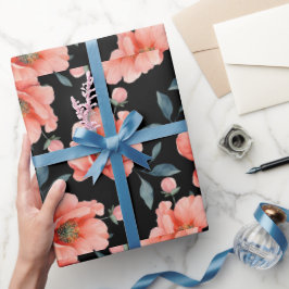 Bloemen op zwart inpakpapier