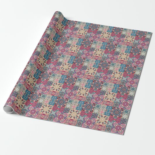 Bloemen patchwork: geruit patroon. cadeaupapier (Uitgerold)