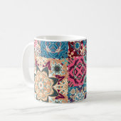 Bloemen patchwork: geruit patroon. koffiemok (Voorkant links)
