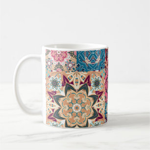Bloemen patchwork: geruit patroon. koffiemok