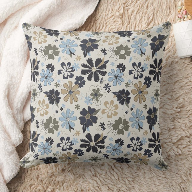 Bloemen Retro Blauw Tan Patroon Kussen (Floral Retro Blue Tan Pattern from Studio Posies.)