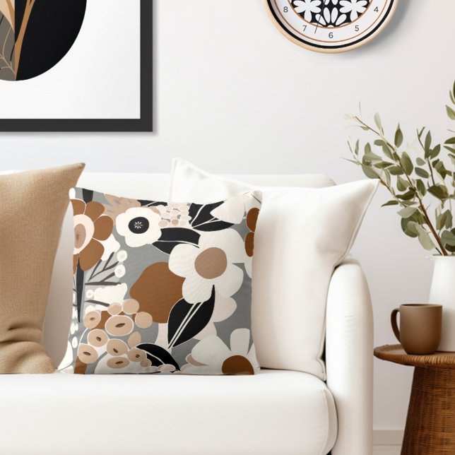 Bloemen Retro Mid Century Modern Kussen (Add a touch of retro floral elegance to your living space with our Wild on Flowers throw pillow. )