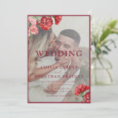 Bloemen Rode Marmeren Script Overlay bruiloft uitn Kaart (Staand voorkant)