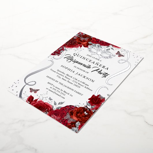Bloemen Rood Zilveren Scroll Masquerade Quinceaner Folie Uitnodiging (Gedraaid)