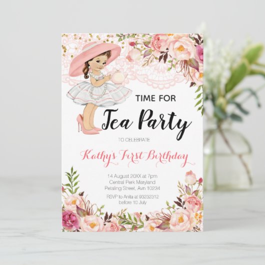 Bloemen Roze Meisje Thee Verjaardagsfeest Uitnodig Kaart (Staand voorkant)
