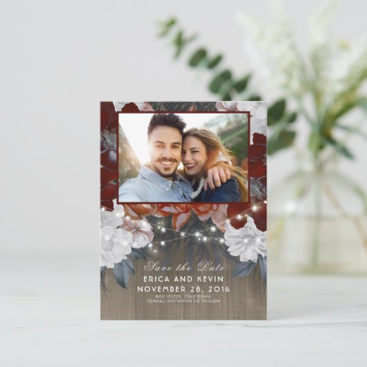 Bloemen Rustiek Hout en Lichten Foto Save the Date Aankondigingskaart (Staand voorkant)