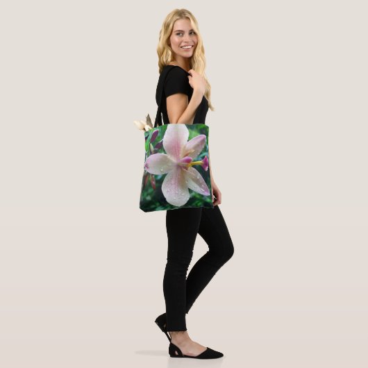 BLOEMEN SCHOONHEID NAAR WINKELEN TOTE BAG (Op model)