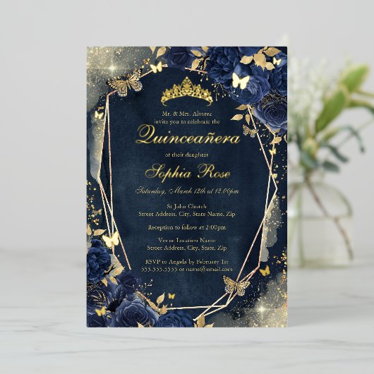 Bloemen Sparkle Butterfly Navy Gold Quinceanera Folie Uitnodiging (Staand Voorkant)