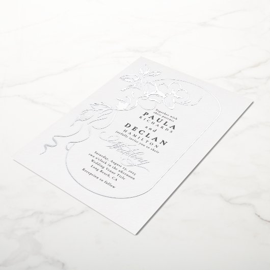 Bloemen Tekenen Elegant Boho Huwelijk Zilver Folie Uitnodiging (Gedraaid)