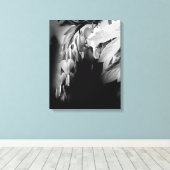 Bloemen van het bloeden, zwart en wit canvas afdruk (Insitu (Houten vloer))