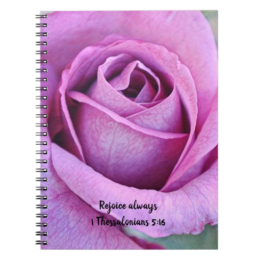 Bloemen van het Faith Paarse Roos Rejoice Journal Notitieboek (Voorkant)