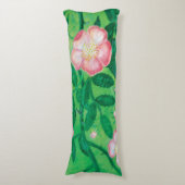 Bloemen van wilde rozen lichaamskussen (Voorkant Verticaal)