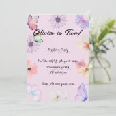 Bloemen vlinders meisje verjaardag uitnodiging (Staand voorkant)