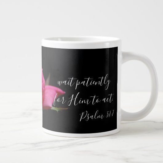 Bloemen w / Verse; rode rozenbloesem, Psalm 37:7 Grote Koffiekop (Rechts)