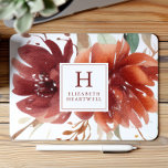 Bloemen Waterverf Bourgogne Verbrand Sinaasappel M Muismat<br><div class="desc">Dit ontwerp is voorzien van een waterverf bloemenboeket van bordeauxrode en verbrande sinaasappels bloemen. Pas het aan met uw monogram initiaal en naam in bordeauxrood lettertype omlijst door een wit vierkant.</div>