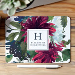 Bloemen Waterverf Bourgondië Navy Blue Monogram Muismat<br><div class="desc">Dit ontwerp is voorzien van een waterverf bloemenboeket van bordeauxrode,  marineblauwe en witte bloemen. Pas het aan met uw monogram initiaal en naam in marineblauw serif lettertype omlijst door een wit vierkant.</div>