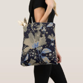 Bloemen  Waterverf: zwarte achtergrond Tote Bag (Dichtbij)