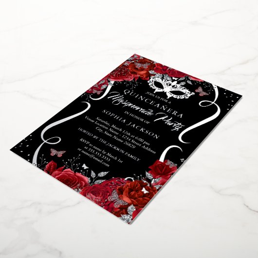 Bloemen Zilver Rode Scroll Masquerade Quinceanera Folie Uitnodiging (Gedraaid)