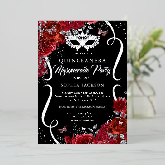 Bloemen Zilver Rode Scroll Masquerade Quinceanera Folie Uitnodiging (Staand Voorkant)