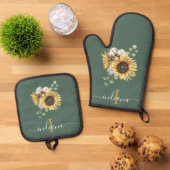 Bloemen Zonnebloem Eucalyptus Monogram Script Ovenwant & Pannenlap Set (Top down)