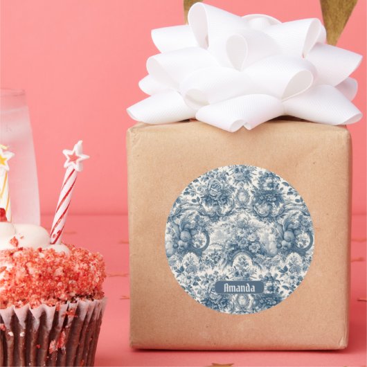  bloemenblauw toile de jouy monogram ronde sticker (Feest)