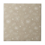 Bloemenboerderij Eenvoudige Tan Beige Keramische T Tegeltje<br><div class="desc">Eenvoudige hand getekende witte bloemen en bladeren op een neutrale tan/beige boerderijachtergrond. 100% klanttevredenheid met "Zazzle" elke dag.</div>